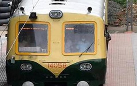 கரோனா கட்டுபாடுகள் எதிரொலி: சென்னையில் நாளை 343 மின்சார ரயில்கள் இயக்கம்