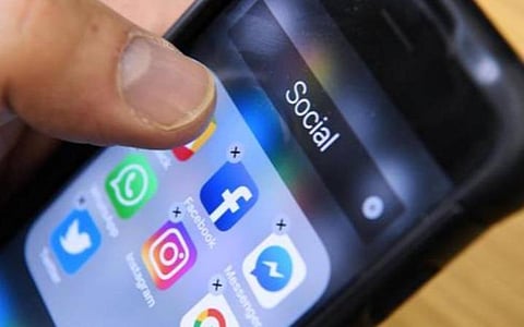 73 ட்விட்டர் கணக்குகள் நீக்கம்; வன்முறை தூண்டும் வலைதளங்கள் முடக்கம்: மத்திய தகவல் தொழில்நுட்பத் துறை இணை அமைச்சர் தகவல்