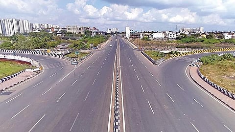 இணைப்பு பேருந்து வசதி ஏற்படுத்தாததால் வெளியூர்களில் இருந்து சென்னை வந்த பயணிகள் வீடு திரும்ப முடியாமல் தவிப்பு: ஆட்டோக்களில் பல மடங்கு கட்டணம் வசூல்