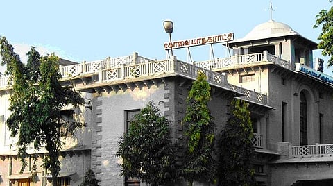 கோவை மாநகரில் 30-க்கும் மேற்பட்ட சாலையோரங்களில் வாகனம் நிறுத்த கட்டணம் வசூலிக்க எதிர்ப்பு: முடிவை மறுபரிசீலனை செய்ய தொழில், நுகர்வோர் அமைப்பினர் வலியுறுத்தல்