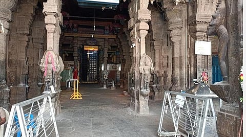 இன்று, தைப்பூசத் திருநாளில் பக்தர்கள் இன்றி வெறிச்சோடி காணப்படும் திருப்பரங்குன்றம் முருகன் சன்னதி