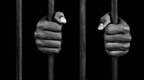 பெரியார் சிலை அவமதிப்பு சம்பவத்தில் கைதான இருவர் குண்டர் சட்டத்தில் அடைப்பு