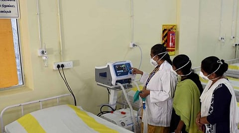 சென்னை உயர் நீதிமன்ற உத்தரவால் கிடைத்த நிதியைக் கொண்டு கோவை சிங்காநல்லூர் இஎஸ்ஐ மருத்துவமனையில் 28 படுக்கைகளுக்கு ஏற்படுத்தப்பட்டுள்ள ஆக்சிஜன் இணைப்பு வசதி |  படம்:ஜெ.மனோகரன்.