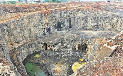 திருமயம் அருகே சட்டவிரோத கல் குவாரிக்கு ரூ.9 கோடி அபராதம்: உயர் நீதிமன்றத்தில் அரசு தகவல்