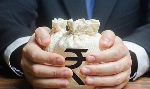 உலக மக்களை வறுமையிலிருந்து மீட்க எங்கள் வரியை அதிகப்படுத்துங்கள்: உலக கோடீஸ்வரர்கள் விடுத்த விநோத கோரிக்கை