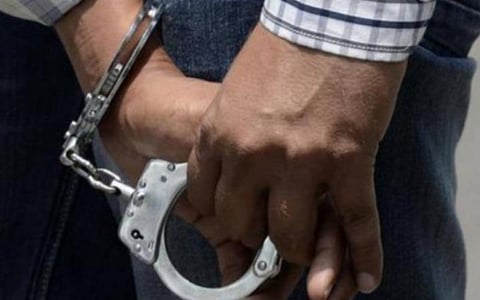 பரமக்குடியில் ரூ.20 லட்சம் மதிப்புள்ள புகையிலை பறிமுதல்; 2 பேர் கைது