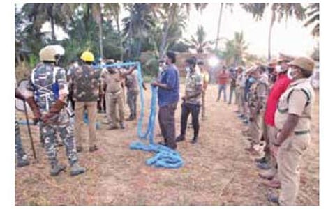 பாப்பான்குளத்தில் 3 பேரை தாக்கிய சிறுத்தையை தேடும் பணி தீவிரம்: வேறிடத்துக்கு இடம்பெயர்ந்துவிட்டதாக வனத்துறையினர் தகவல்