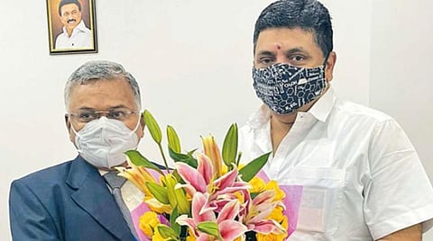 குடியரசு தின விழாவின்போது எழுந்து நிற்காததால் சர்ச்சை: ‘தமிழ்த்தாய் வாழ்த்து மாநிலப் பாடல் என்பதை உணர்கிறோம்’ - அமைச்சர் பழனிவேல் தியாகராஜனை சந்தித்த நிலையில் ரிசர்வ் வங்கி விளக்கம்