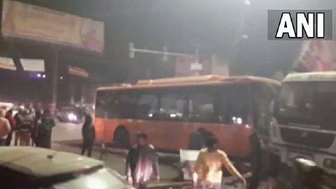 கான்பூரில் எலக்ட்ரிக் பேருந்து மோதி விபத்து: 6 பேர் பலி; 12 பேர் காயம்