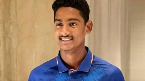 தினமும் 40 கி.மீ பயணம், வேலையிழப்பு... - தந்தையின் அர்ப்பணிப்பால் U -19 உலகக் கோப்பையில் சாதித்த ஷேக் ரஷீத்!