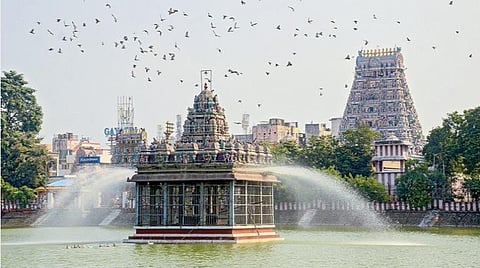 மயிலாப்பூர் கபாலீஸ்வரர் கோயிலில் மாயமான 3 சிலைகள் குளத்தில் புதைக்கப்பட்டுள்ளனவா? - சிலை கடத்தல் தடுப்புப் பிரிவு போலீஸார் தீவிர விசாரணை