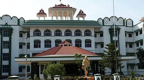 அறநிலையத் துறை பணியாளர்கள் இடமாறுதல் அரசாணைக்கு இடைக்கால தடை விதிப்பு