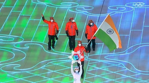 2022 குளிர்கால ஒலிம்பிக்: ஒற்றை வீரராக தேசிய கொடியை ஏந்திச் சென்ற இந்தியாவின் ஆரிஃப் கான்