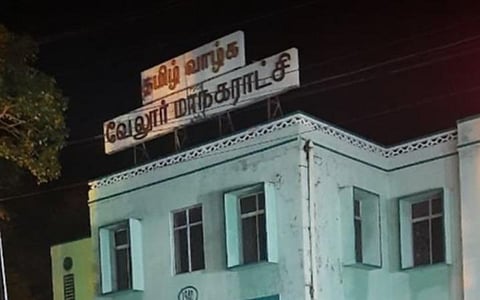 திமுகவினர் கூட்டமாக சென்று மனுத்தாக்கல் செய்ததை தட்டிக்கேட்ட நாம் தமிழர் கட்சி நிர்வாகி மீது தாக்குதல்