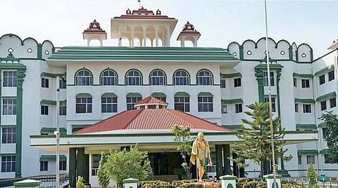 ‘அனைவருடன் சேர்ந்து வாழ கற்றுக்கொள்ளுங்கள்’ - சர்ச் கட்டுவதற்கு எதிராக வழக்கு தொடர்ந்தவருக்கு உயர் நீதிமன்றம் அறிவுரை