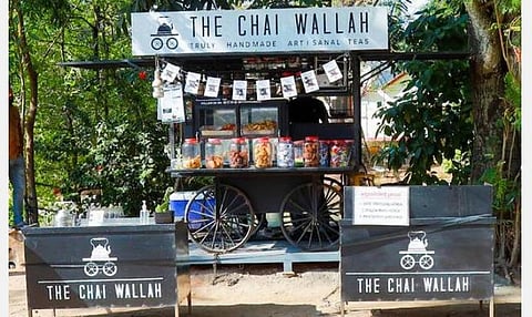 தள்ளுவண்டி டீ கடை.