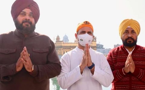 நவ்ஜோத் சிங் சித்து, ராகுல் காந்தி, சரண்ஜித் சிங் சானி (இடமிருந்து வலமாக)