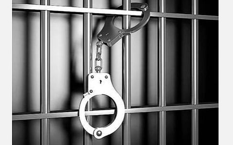 திருப்பத்தூர் அருகே ஓய்வுபெற்ற ஆசிரியர் வீட்டில் நடந்த கொள்ளை வழக்கில் தந்தை, மகன் உட்பட 4 பேர் கைது