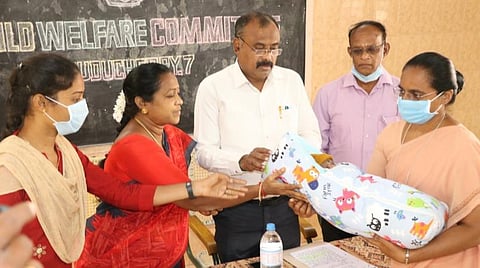 தமிழக அரசு பேருந்தில் மீட்கப்பட்ட கைக்குழந்தை புதுச்சேரி காப்பகத்தில் ஒப்படைப்பு