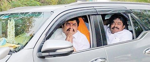 விருதுநகர் மாவட்ட குற்றப்பிரிவு அலுவலகத்துக்கு விசாரணைக்கு வந்த முன்னாள் அமைச்சர் கே.டி.ராஜேந்திர பாலாஜி.