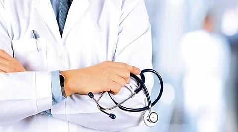 எம்பிபிஎஸ், பிடிஎஸ் கல்லூரிகளில் அரசு பள்ளி மாணவரிடம் கட்டணம் வசூலிக்க கூடாது என உத்தரவு: முதல் ஆண்டு வகுப்புகள் நாளை தொடக்கம்