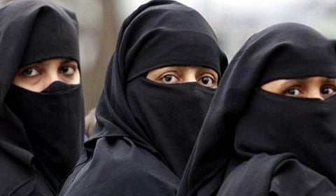 மத்திய பிரதேச மாநிலத்தில் முதல்முறையாக புர்கா அணிந்து வந்த முஸ்லிம் மாணவியிடம் மன்னிப்பு கடிதம் வாங்கிய கல்லூரி நிர்வாகம்