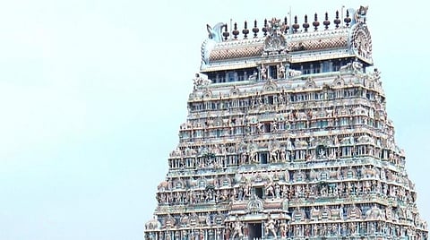 சிதம்பரம் நடராஜர் கோயில் சிற்றம்பல மேடையில் பக்தர்களை அனுமதிப்பதில் சர்ச்சை: தீட்சிதரை தாக்கிய 3 தீட்சிதர்கள் மீது வழக்கு