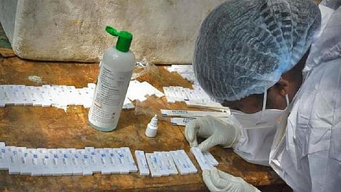 பிப்ரவரி 14: தமிழக நிலவரம்: தொற்று பாதிப்பு, குணமடைந்தோர், பலி எண்ணிக்கை- முழுமையான பட்டியல்