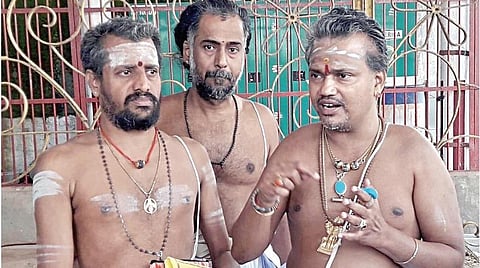 சிதம்பரம் நடராஜர் கோயில் சிற்றம்பல சபை தொடர்பாக செய்தியாளர்களைச் சந்தித்த ஐயப்ப தீட்சிதர்.