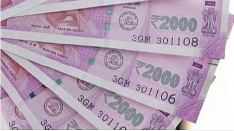 பழனிசாமி ஆதரவாளர் வீட்டில் தேர்தல் பறக்கும்படை சோதனை: ரூ.50 ஆயிரம் பறிமுதல்