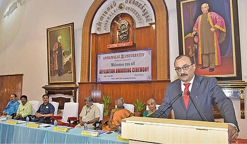 சிதம்பரம் அண்ணாமலை பல்கலைக் கழக இணைப்பு கல்லூரிகளுக்கான இணைப்பு விழாவில் உரையாற்றும் துணை வேந்தர் ராம கதிரேசன்.