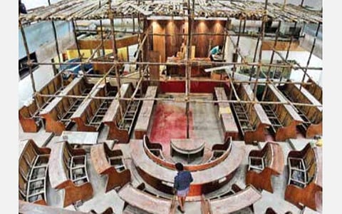 மதுரை மாநகராட்சி பொன்விழா ஆண்டை முன்னிட்டு புதுப்பொலிவுடன் தயாராகும் மதுரை மாநகராட்சி மன்ற கூடம்