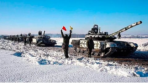 கிழக்கு உக்ரைனில் தீவிரத் தாக்குதலைத் தொடங்கியது ரஷ்யா: பிரத்யேக ஆயுதங்கள் மூலம் ராணுவ கட்டமைப்புகளைக் குறிவைத்து குண்டு மழை 