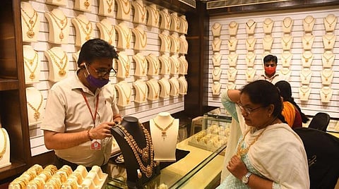 எகிறும் தங்கம் விலை: 4 மணிநேரத்தில் கிராமுக்கு ரூ.376 உயர்வு