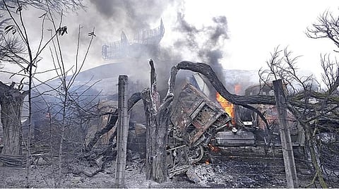 உக்ரைனின் மேரிபோல் துறைமுக பகுதியில் கடற்படைத் தளம் செயல்படுகிறது. அந்த கடற்படை தளத்தை குறிவைத்து ரஷ்ய போர் விமானங்கள் நேற்று தாக்குதல் நடத்தின. இதில் ரேடார்கள் சேதமடைந்தன.படம்: பிடிஐ