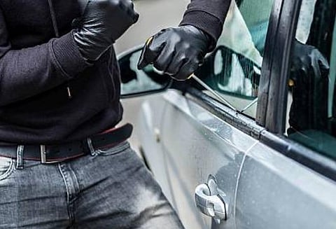 திருப்பூர்: முன்னாள் எம்எல்ஏ-வின் காரில் இருந்த நகை, பணம் திருட்டு