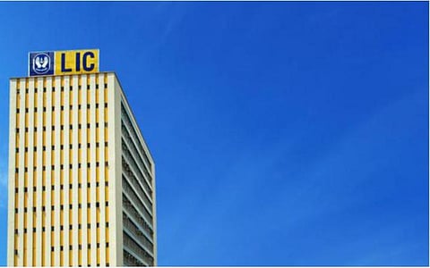 எல்ஐசியின் 31.62 கோடி பங்குகளை விற்க திட்டம்