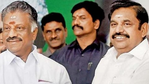 ஓபிஎஸ், இபிஎஸ் பதவி விலக வலியுறுத்தி சுவரொட்டிகள்: கிருஷ்ணகிரியில் பரபரப்பு