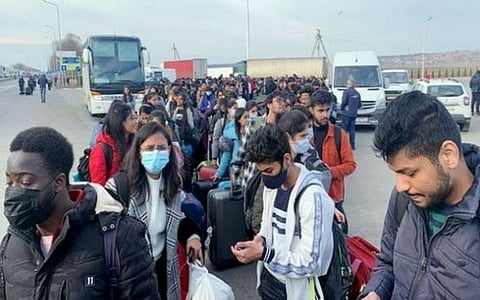 உக்ரைனில் இருந்து நாடு திரும்புவதற்கு இந்திய மாணவர்களுக்கு உதவும் ஜெர்மனி தமிழர்கள்