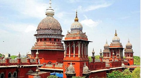 மதுரை மத்திய சிறையில் ரூ.100 கோடி வரை ஊழல் நடந்துள்ளதாக விசாரணை கோரி வழக்கு: கீழமை நீதிமன்றத்தை நாட உயர் நீதிமன்றம் அறிவுறுத்தல்