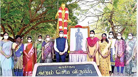 சென்னையில் மகளிர் தின கொண்டாட்டம்: அவ்வையார் சிலைக்கு ஆளுநர், அமைச்சர்கள் மரியாதை