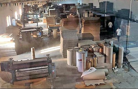 40 நாட்களுக்குள் கிராப்ட் காகித விலை டன்னுக்கு ரூ.10,000 உயர்வு: திருப்பூரில் அட்டைப்பெட்டி உற்பத்தி தொழில் முடங்கும் அபாயம்