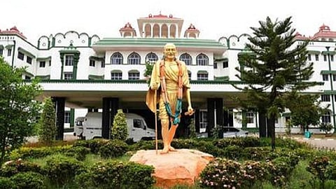 பெண் வார்டனுக்கு பாலியல் தொல்லை: 3 ஆண் வார்டன்களின் குற்றச்சாட்டு குறிப்பாணையை ரத்து செய்ய உயர் நீதிமன்றம் மறுப்பு