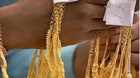 திருப்பூர்: தேசியமயமாக்கப்பட்ட வங்கிக் கிளையில் அடகு வைக்கப்பட்ட நகை எடை குறைந்ததாக புகார்