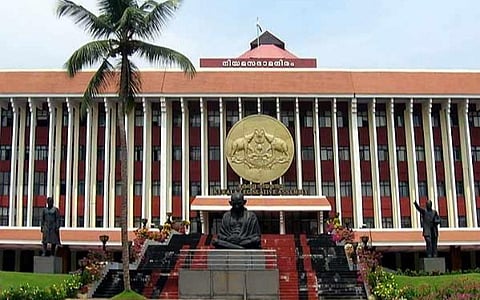 2 ஆண்டு மட்டும் பதவி வகிக்கும் அமைச்சர்களின் உதவியாளர்களுக்கு வாழ்நாள் முழுவதும் ஓய்வூதியம் வழங்குவது ஏன்? - கேரள அரசுக்கு உச்ச நீதிமன்ற நீதிபதி கேள்வி