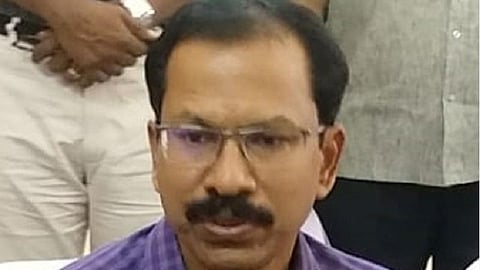 திருப்பூர்: முன்னர் பணிபுரிந்த ஆசிரியரை மீண்டும் நியமிக்க கோரி குழந்தைகளை பள்ளிக்கு அனுப்ப மறுக்கும் கிராம மக்கள்