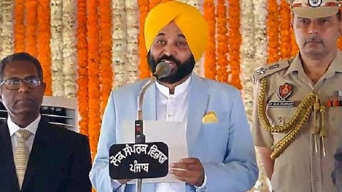 பதவியேற்பு விழாவில் பகவந்த் மான்