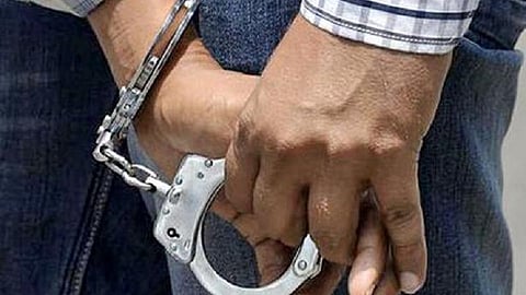 அடமானம் வைக்கப்படும் நகைகளில் ‘கண்ணிகள்’ திருட்டு: கேத்தனூர் வங்கிக் கிளை நகை மதிப்பீட்டாளர் கைது