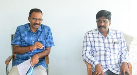 சிறப்புப் புலனாய்வுக் குழுவின் காவல் கண்காணிப்பாளர் எஸ்.ஜெயக்குமார் (வலது).