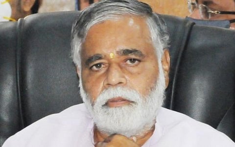 கர்நாடகா பள்ளிக் கல்வித் துறை அமைச்சர் பி.சி. நாகேஷ்